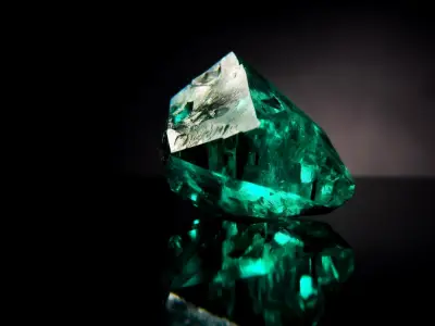 Emerald Crystal: Properties, Uses and Crystal Healing