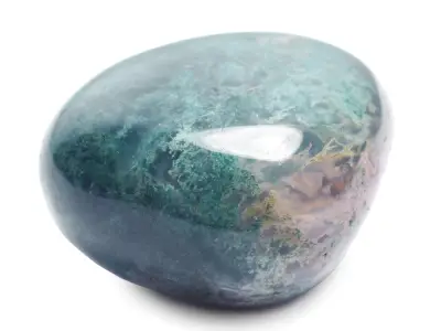 Moss Agate: Properties, Uses, and Crystal Healing