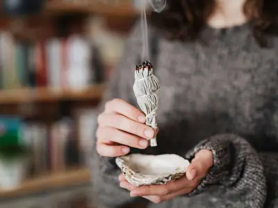 Sage House Cleansing Guide: Smudge Stick Rituals & Spells