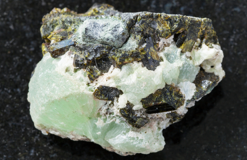 What Does Epidote Look Like?